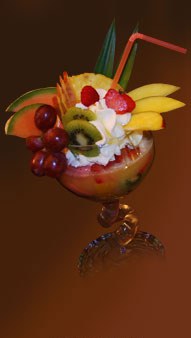 Mangia e Bevi: Gemischtes Fruchteis, Fruchtsalat, Orangensaft, Schlagobers, frische Früchte und Sauce